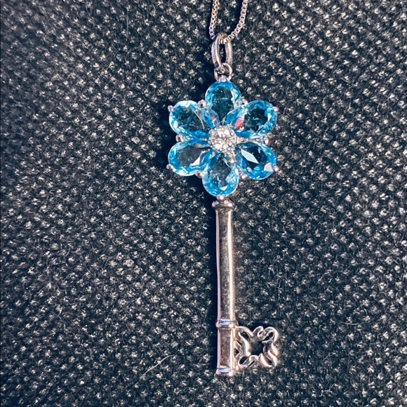 Simply Vera Vera Wang crystal flower key necklace - Picture 2 of 7